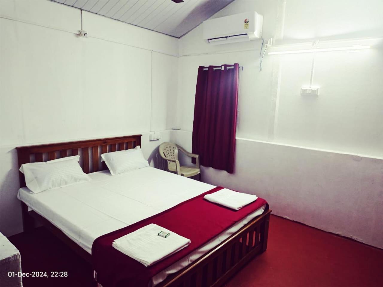 कैम्पिंग की जगह Wave And Restaurant Gokarna (Karnataka)