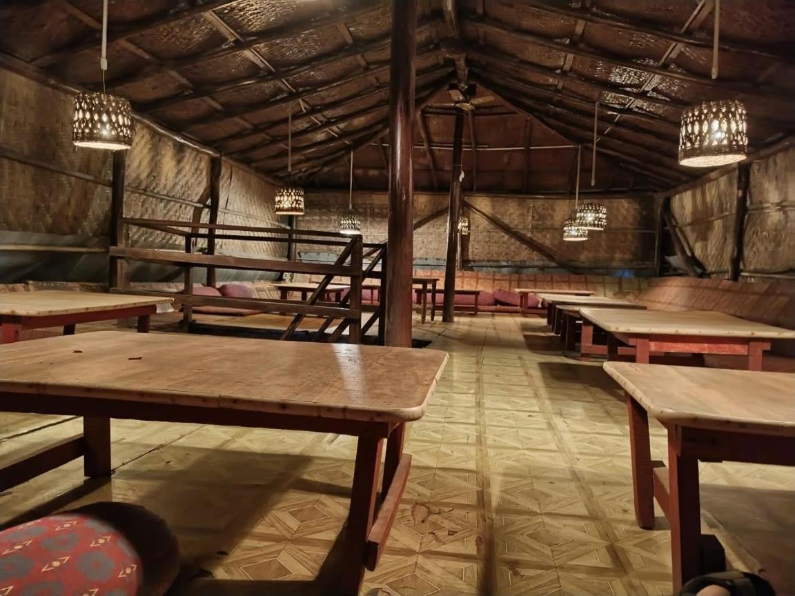 कैम्पिंग की जगह Wave And Restaurant